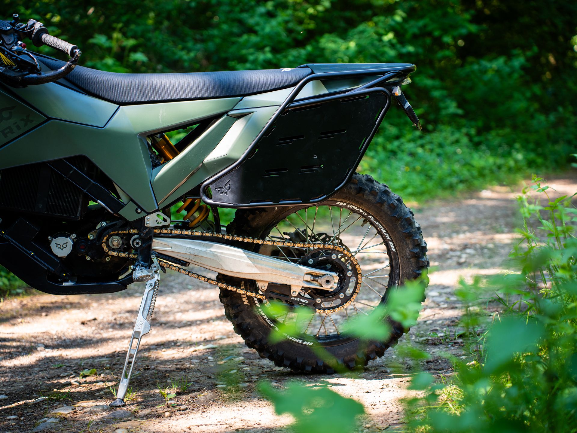 STRiX e-VOLUTION rear luggage rack and swingarm detail