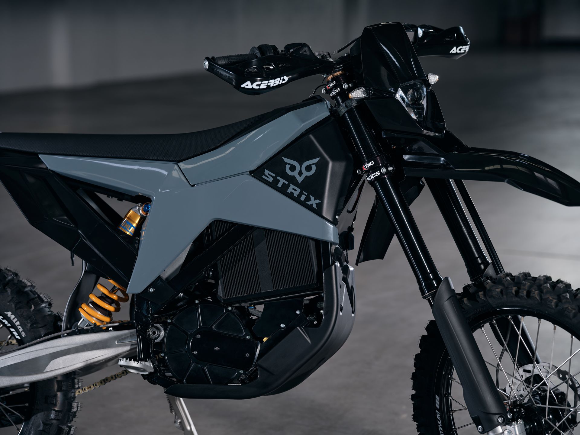 STRiX e-VOLUTION front fairing and frame detail