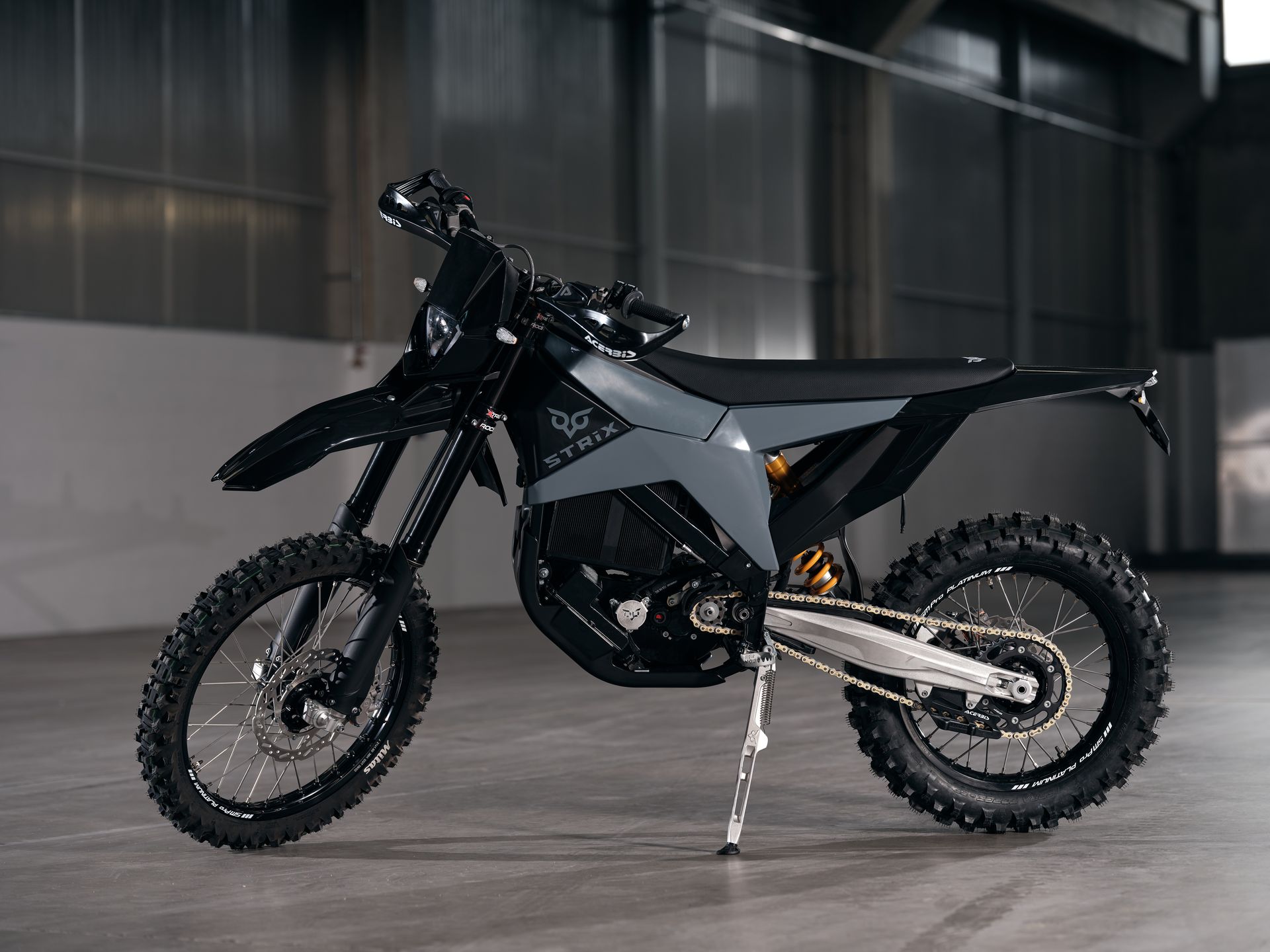 STRiX e-VOLUTION — side profile